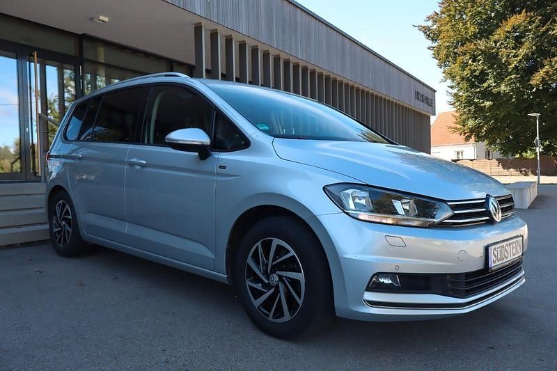 Używany VW Touran Join 150 KM (110 kW) 2019 Srebrny Minivan