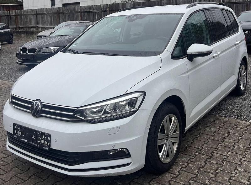 Gebraucht VW Touran 150 PS (110 kW) 2024 Weiß Van / Kleinbus