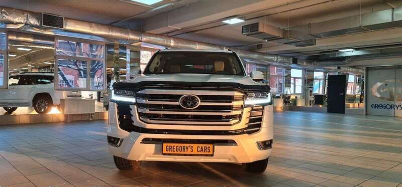 Gebraucht Toyota Land Cruiser 415 PS (305 kW) 2021 Eminent white special metallic SUV