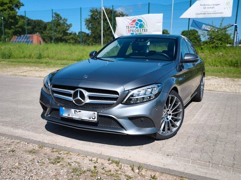 Grau Gebraucht 2020 Mercedes C180 Limousine | 22.980 € (Superpreis) - Bild 1/4