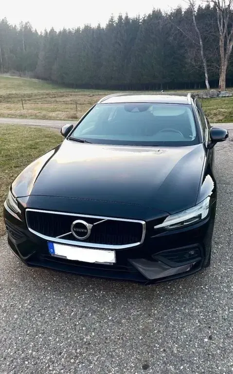 Gebraucht Volvo V60 Momentum 250 PS (183 kW) 2019 Schwarz Kombi
