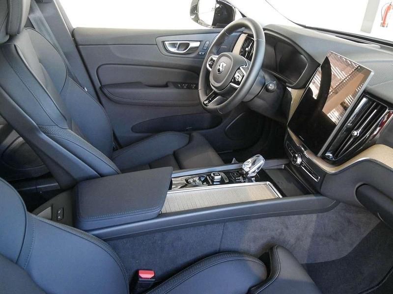 Gebraucht Volvo XC60 Plus 250 PS (183 kW) 2025 Weiss SUV