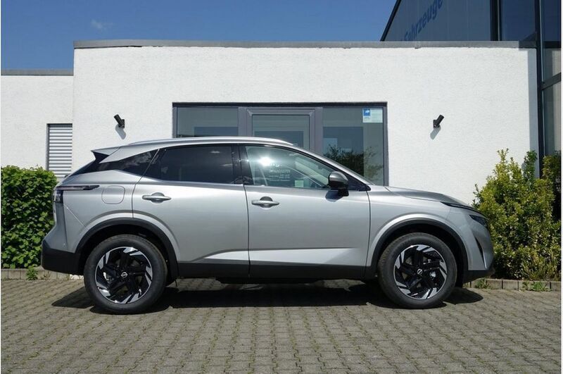 Grau Neu 2025 Nissan Qashqai N-Connecta SUV | 29.930 € (Superpreis) - Bild 1/4