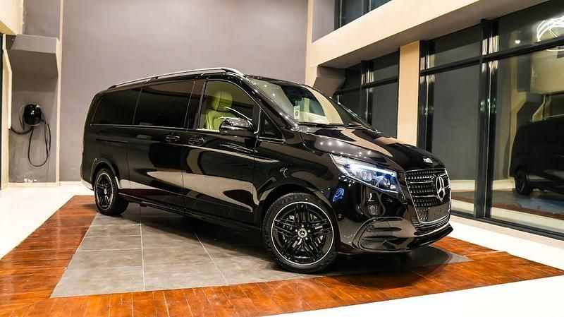 Gebraucht Mercedes V300 AMG 239 PS (175 kW) 2024 Schwarz Van / Kleinbus