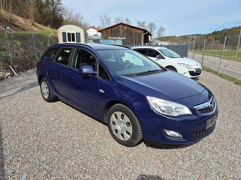 Gebraucht Opel Astra 101 PS (74 kW) 2012 Blau Limousine