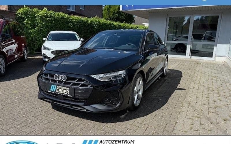 Schwarz Gebraucht 2024 Audi A3 Sportback Limousine | 35.678 € (Fairer Preis) - Bild 1/4