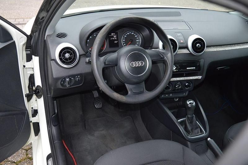 Gebraucht Audi A1 Attraction 86 PS (63 kW) 2010 Weiß Kleinwagen