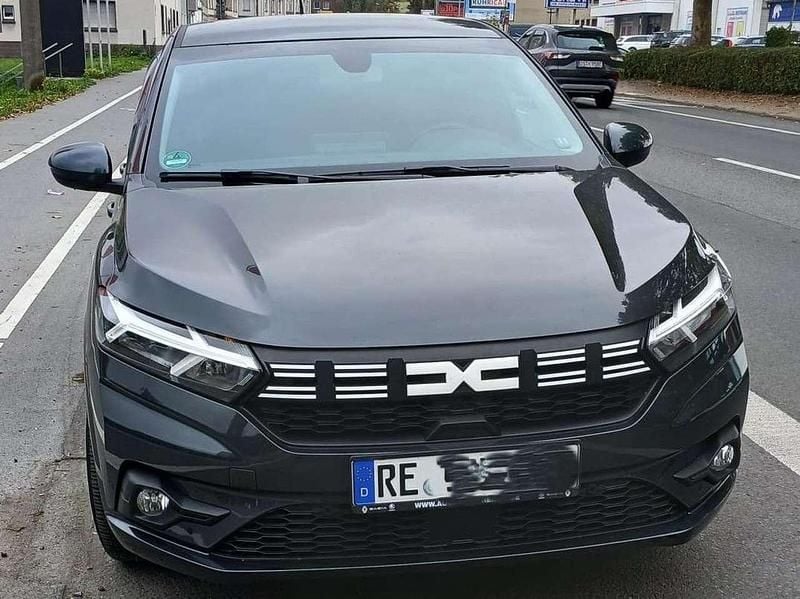 Schwarz Gebraucht 2023 Dacia Sandero Essentiel Kleinwagen | 13.100 € (Superpreis) - Bild 1/4
