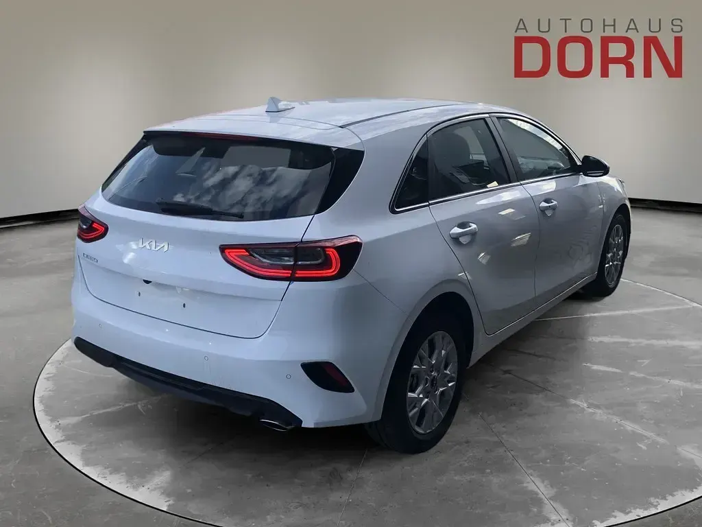 Neu Kia Ceed 140 PS (102 kW) 2026 Carraraweiss Kleinwagen
