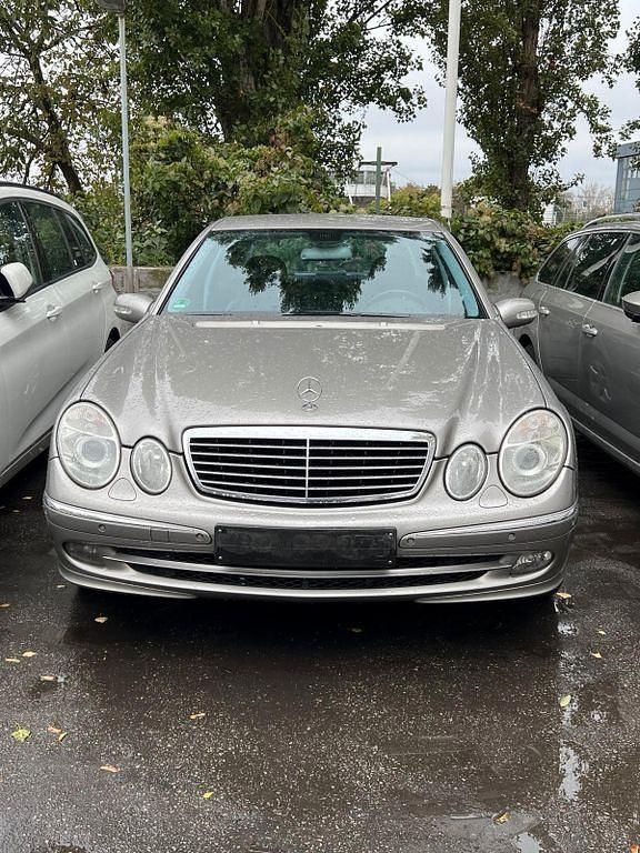 Silber Gebraucht 2005 Mercedes E350 Limousine | 7.500 € (Fairer Preis) - Bild 1/4