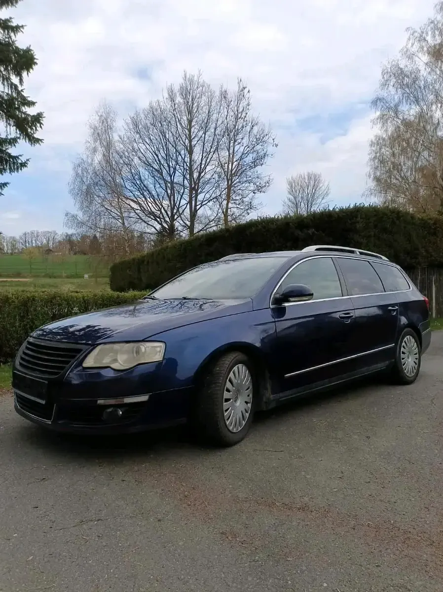 Gebraucht VW Passat 140 PS (102 kW) 2005 Blau Kombi