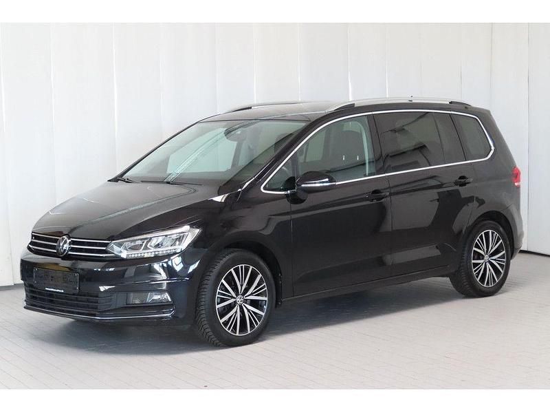Gebraucht VW Touran Highline 150 PS (110 kW) 2023 Schwarz Van / Kleinbus