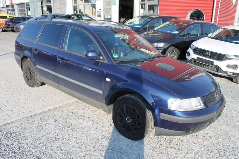 Blau Gebraucht 1999 VW Passat Comfortline Kombi | 590 € (Superpreis) - Bild 1/4