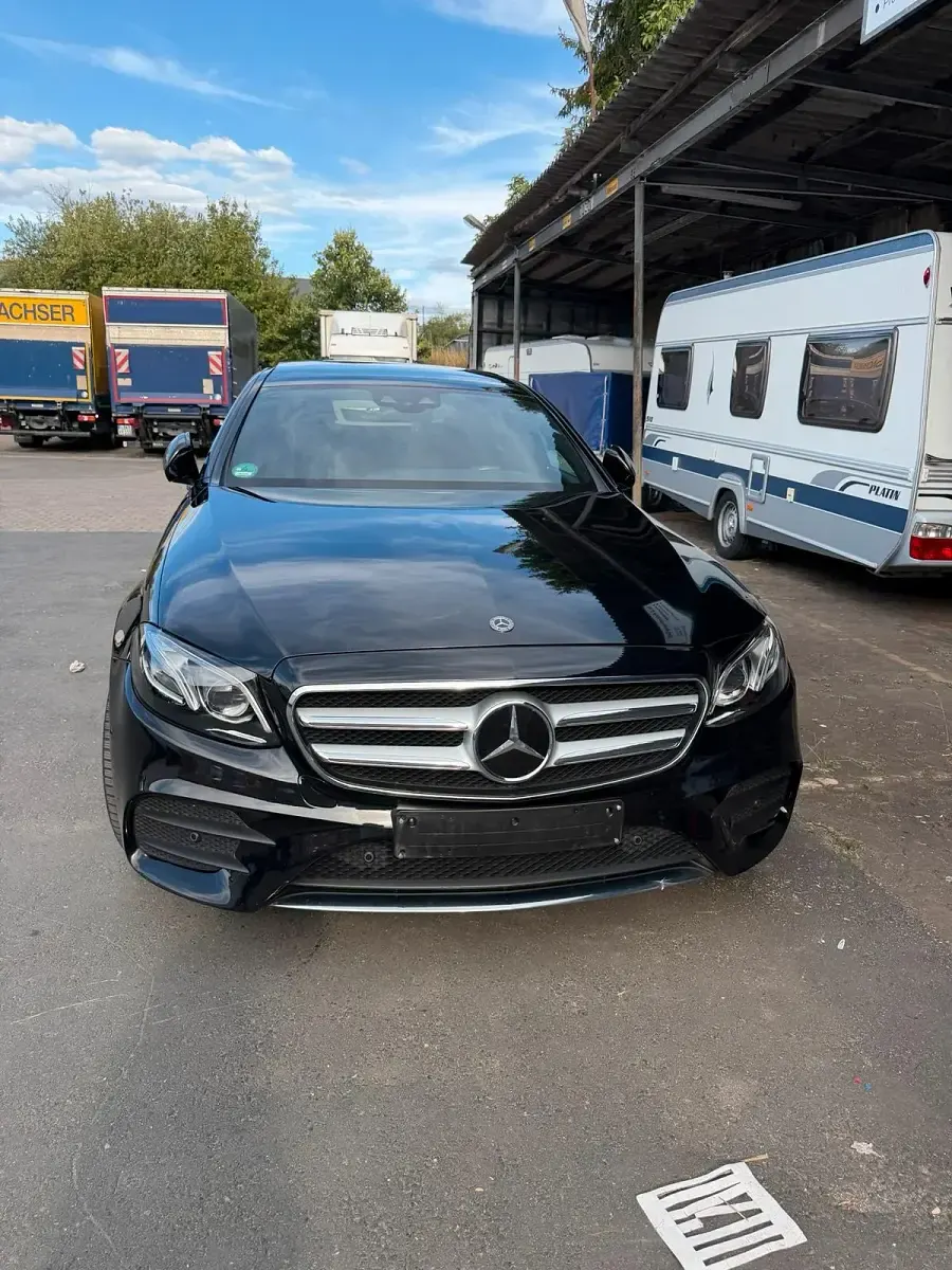 Gebraucht Mercedes E300 306 PS (225 kW) 2019 Schwarz Limousine