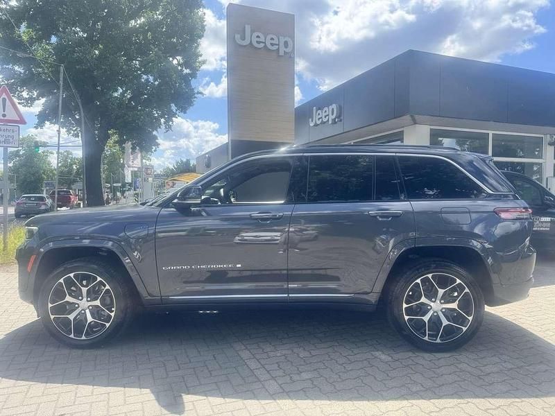 Neu Jeep Grand Cherokee Summit 379 PS (278 kW) 2025 Grau SUV