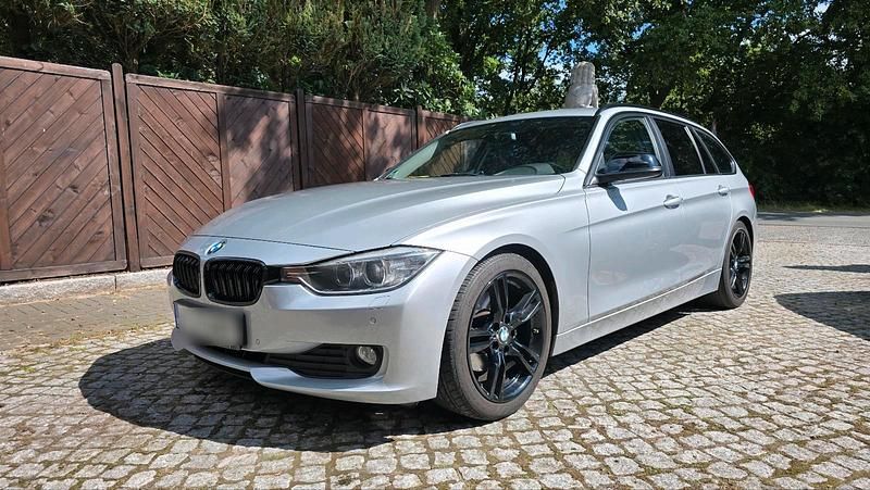 Silber Gebraucht 2015 BMW 320 Kombi | 11.500 € (Guter Preis) - Bild 1/4