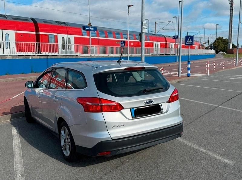 Silber Gebraucht 2017 Ford Focus Kombi | 8.250 € (Fairer Preis) - Bild 1/4