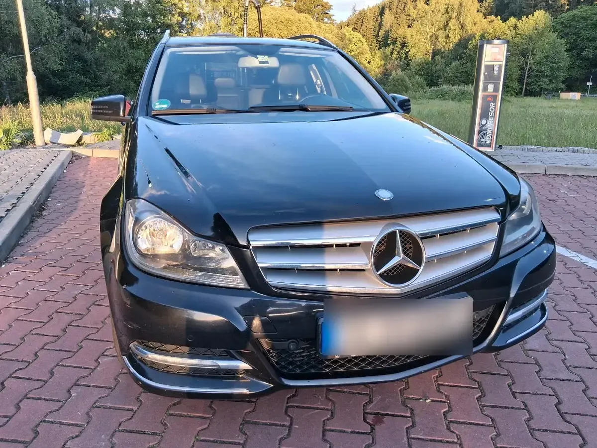 Gebraucht Mercedes C220 Avantgarde 170 PS (125 kW) 2012 Schwarz Limousine