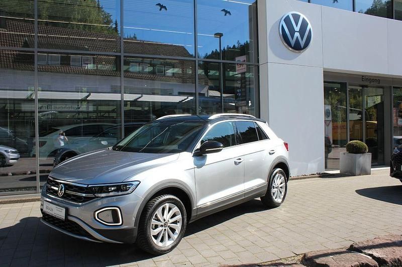 Silber Gebraucht 2024 VW T-Roc Style SUV | 29.990 € (Fairer Preis) - Bild 1/4