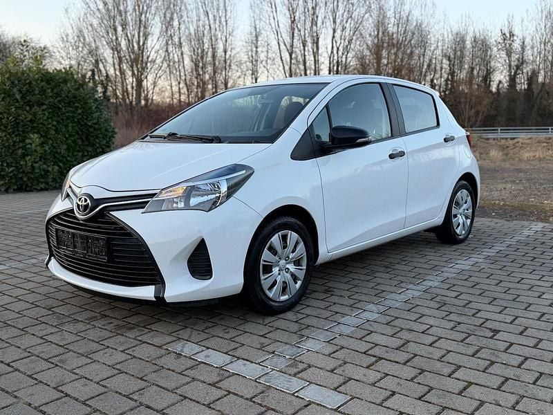 Gebraucht Toyota Yaris 69 PS (50 kW) 2014 Weiß Kleinwagen