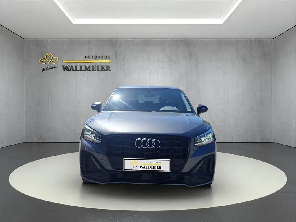 Gebraucht Audi Q2 S-Line 150 PS (110 kW) 2022 Grau SUV