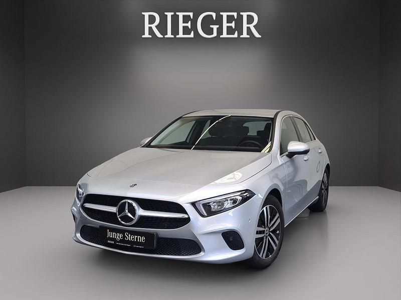 Iridiumsilber (metallic) Gebraucht 2022 Mercedes A250 Progressive Limousine | 28.799 € (Guter Preis) - Bild 1/4