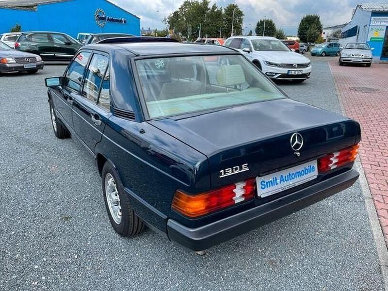 Gebraucht Mercedes 190 122 PS (89 kW) 1983 Blau Limousine
