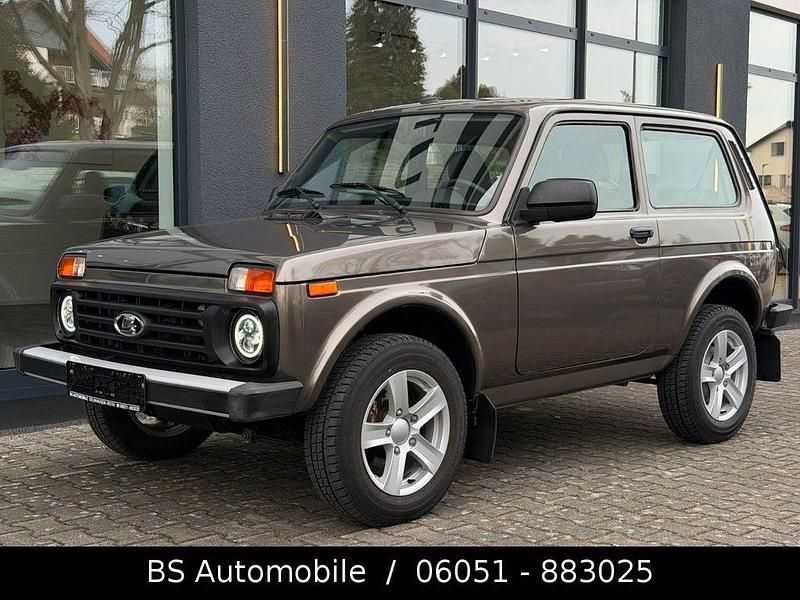 Gebraucht Lada niva 83 PS (61 kW) 2023 Braun SUV