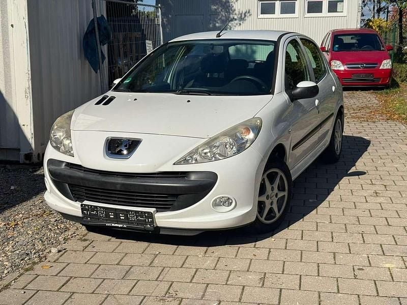 Weiß Gebraucht 2010 Peugeot 206+ Kleinwagen | 1.690 € (Guter Preis) - Bild 1/4