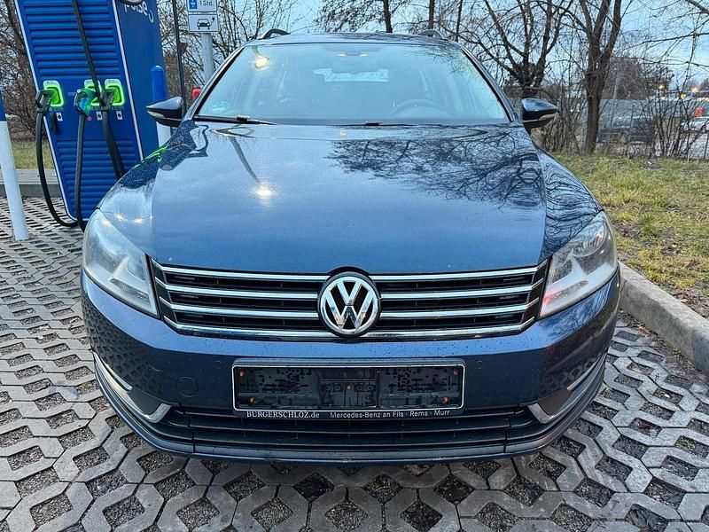 Gebraucht VW Passat 140 PS (102 kW) 2012 Blau Kombi