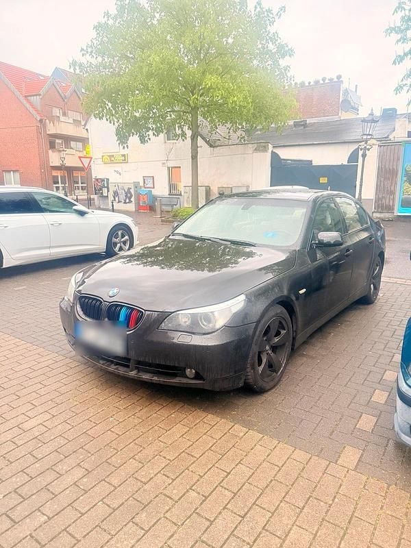 Second-hand BMW 525 177 CP (130 kW) 2004 Negru Berlinǎ