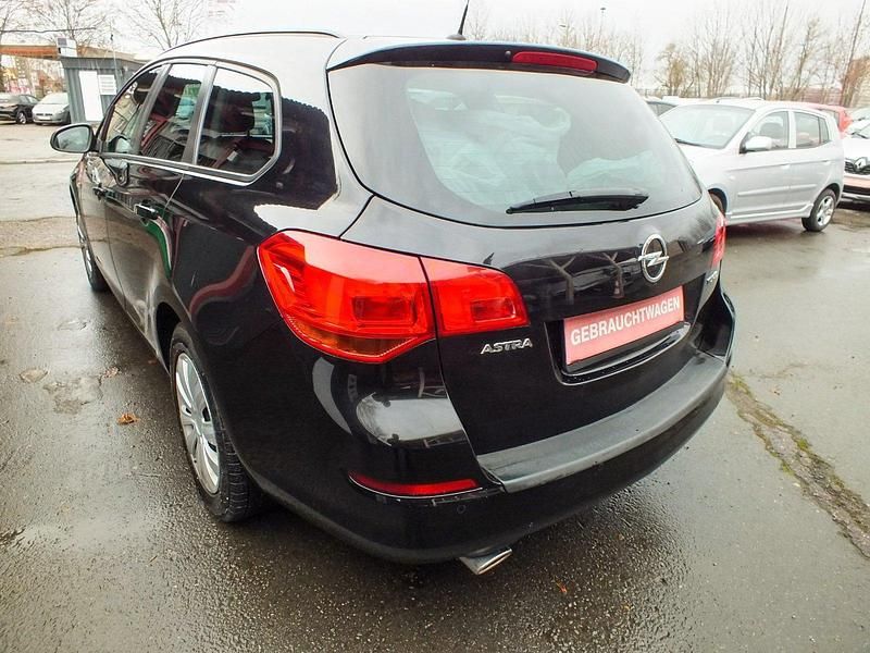 Gebraucht Opel Astra 140 PS (102 kW) 2011 Schwarz Kombi