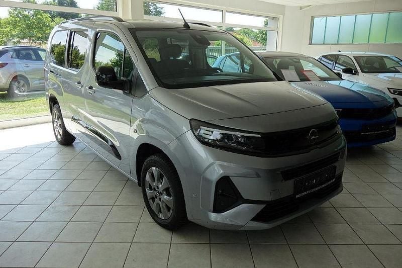 Grau Gebraucht 2024 Opel Combo Life Van / Kleinbus | 29.500 € - Bild 1/4