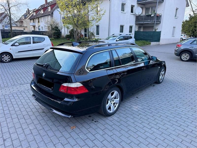 Gebraucht BMW 525 197 PS (144 kW) 2008 Schwarz Kombi
