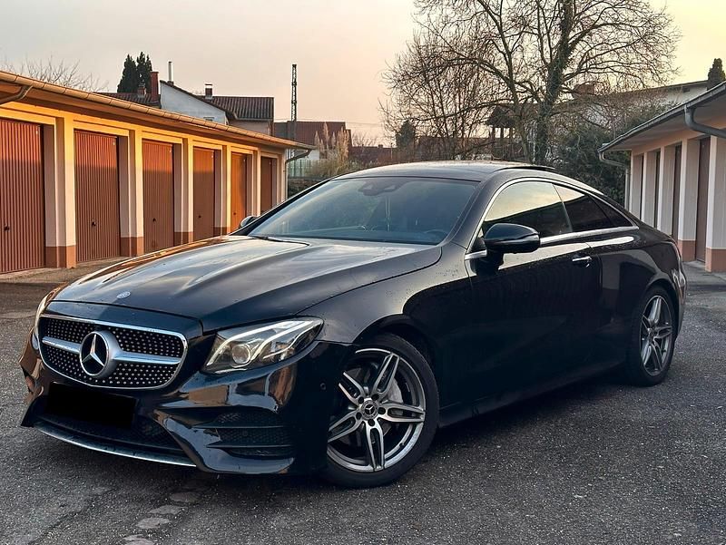 Schwarz Gebraucht 2017 Mercedes E220 AMG Coupé | 24.999 € (Fairer Preis) - Bild 1/4