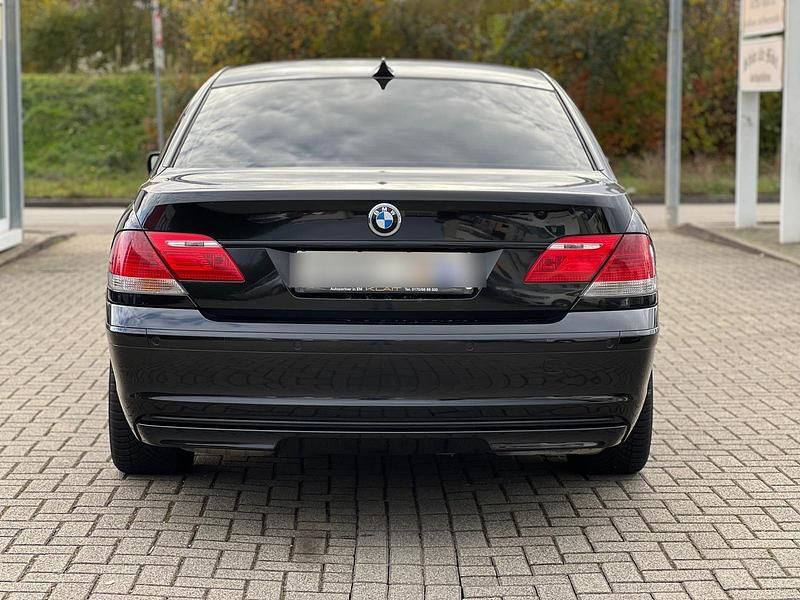 Gebraucht BMW 745 329 PS (241 kW) 2025 Schwarz Limousine