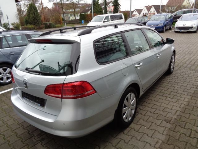 Gebraucht VW Passat 140 PS (102 kW) 2013 Silber metallic Kombi