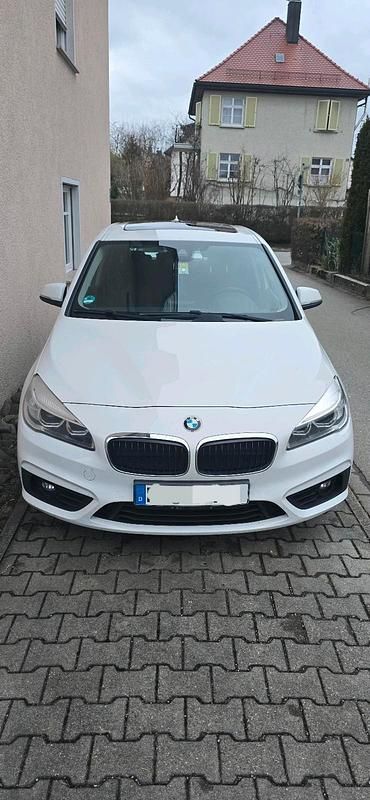 Gebraucht BMW 218 Active Tourer 150 PS (110 kW) 2015 Weiß Van / Kleinbus
