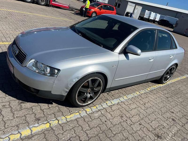 Gebraucht Audi A4 102 PS (75 kW) 2003 Silber Limousine