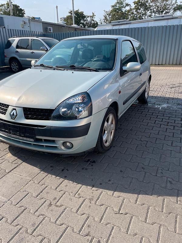 Grau Gebraucht 2003 Renault Clio II Kleinwagen | 1.150 € (Superpreis) - Bild 1/4