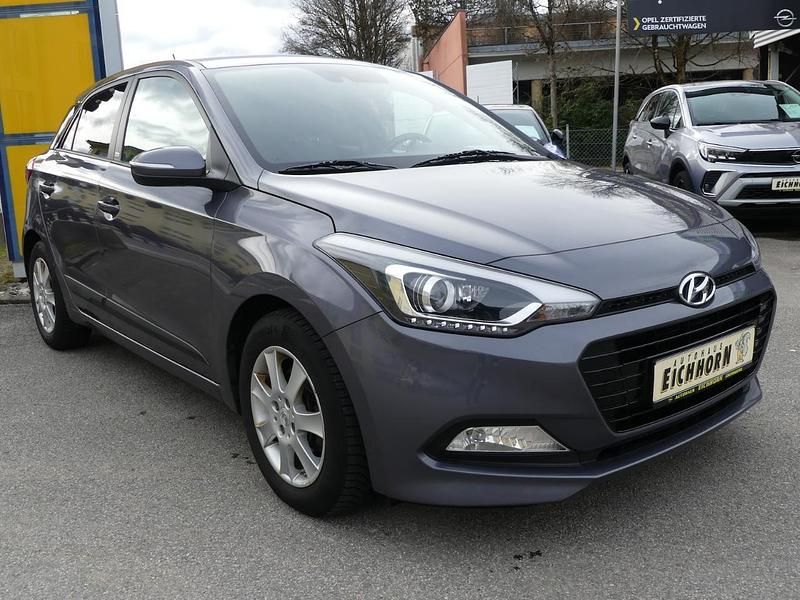 Gebraucht Hyundai i20 Passion 101 PS (74 kW) 2017 Grau Kleinwagen