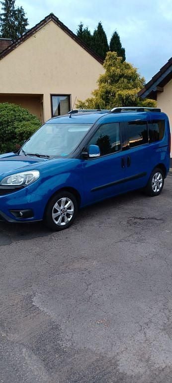 Blau Gebraucht 2016 Fiat Doblò Van / Kleinbus | 7.999 € (Guter Preis) - Bild 1/2