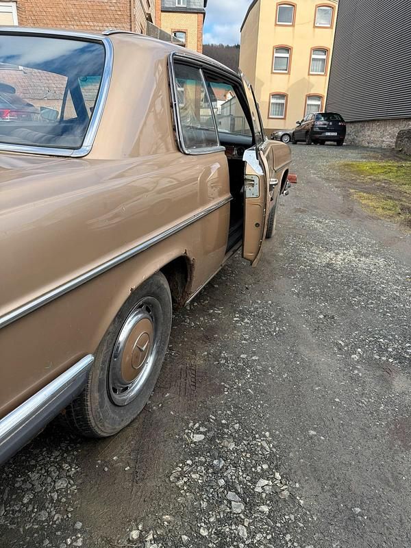Gebraucht Mercedes 250 150 PS (110 kW) 1971 Gold Coupé