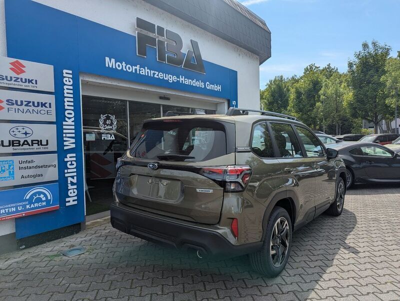 Neu Subaru Forester Trend 136 PS (100 kW) 2025 Grün SUV