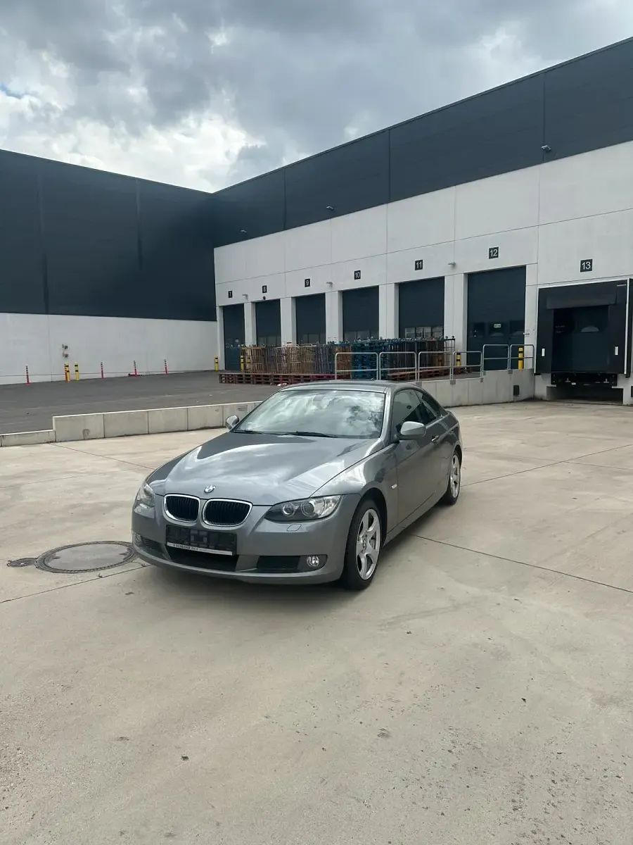 Gebraucht BMW 320 170 PS (125 kW) 2010 Grau Coupé
