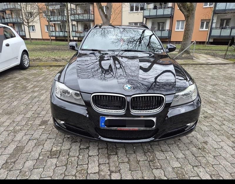 Second-hand BMW 318 143 CP (105 kW) 2011 Negru Break