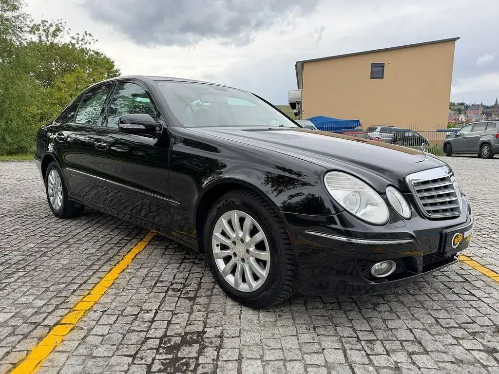Używany Mercedes E280 231 KM (169 kW) 2008 Czarny Sedan/Limuzyna