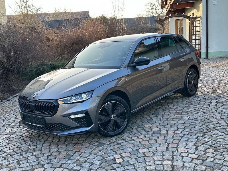 Graphitegrau metallic Gebraucht 2025 Skoda Scala Monte Carlo Kleinwagen | 26.980 € (Fairer Preis) - Bild 1/4