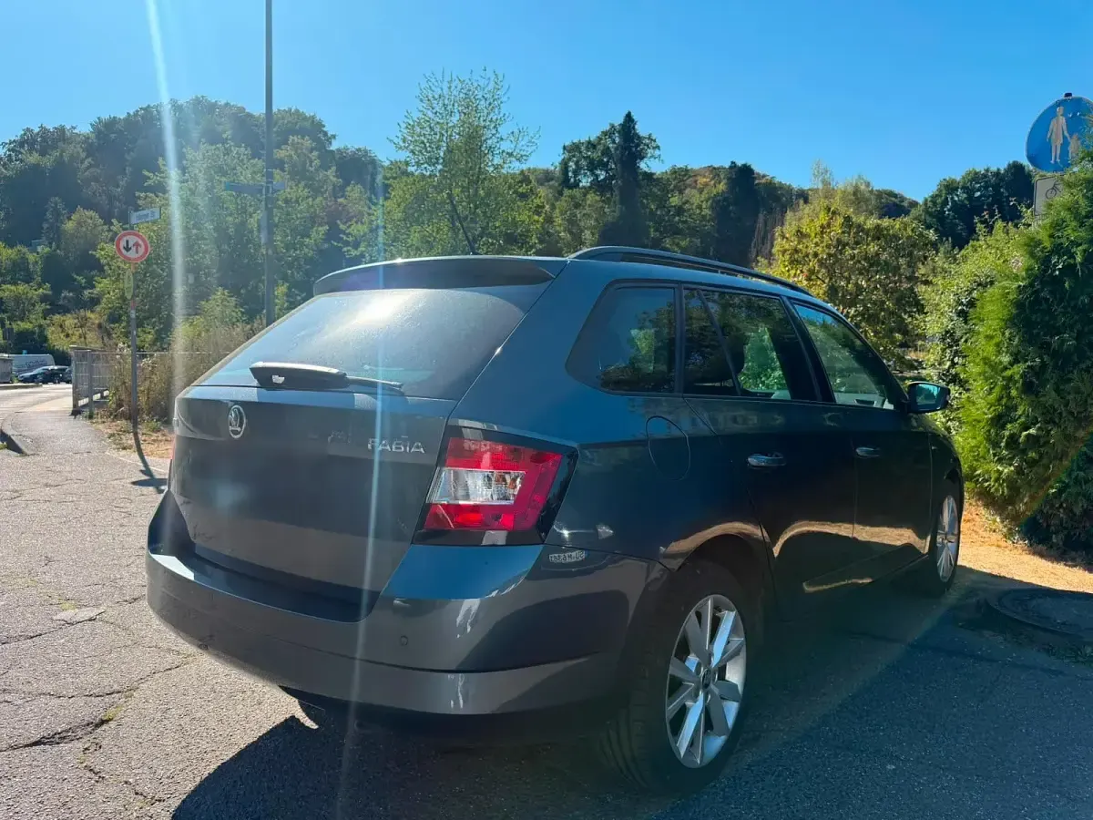 Gebraucht Skoda Fabia 95 PS (69 kW) 2018 Grau Kombi