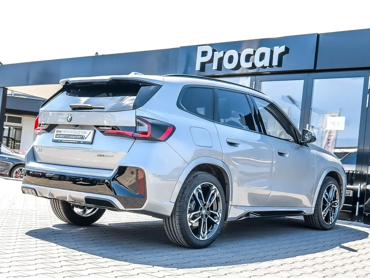 Gebraucht BMW X1 Performance 211 PS (155 kW) 2025 Spacesilber SUV
